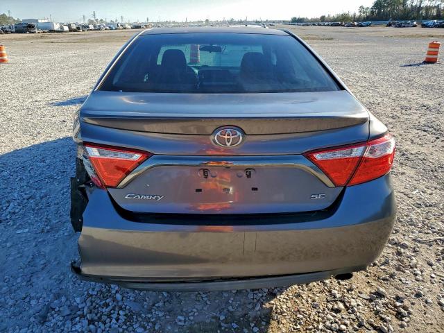 Toyota Camry Le Image 3