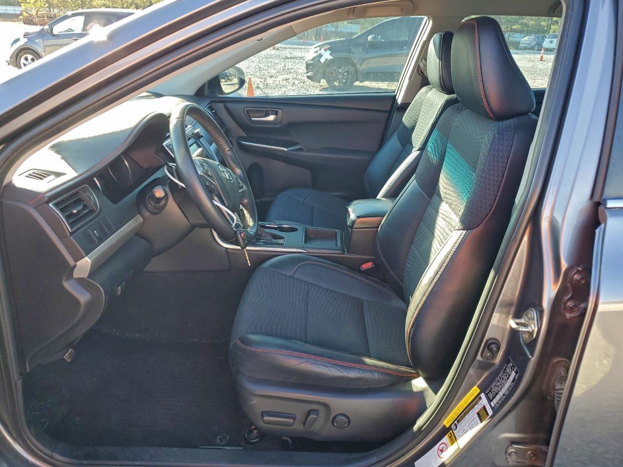 Toyota Camry Le Image 5