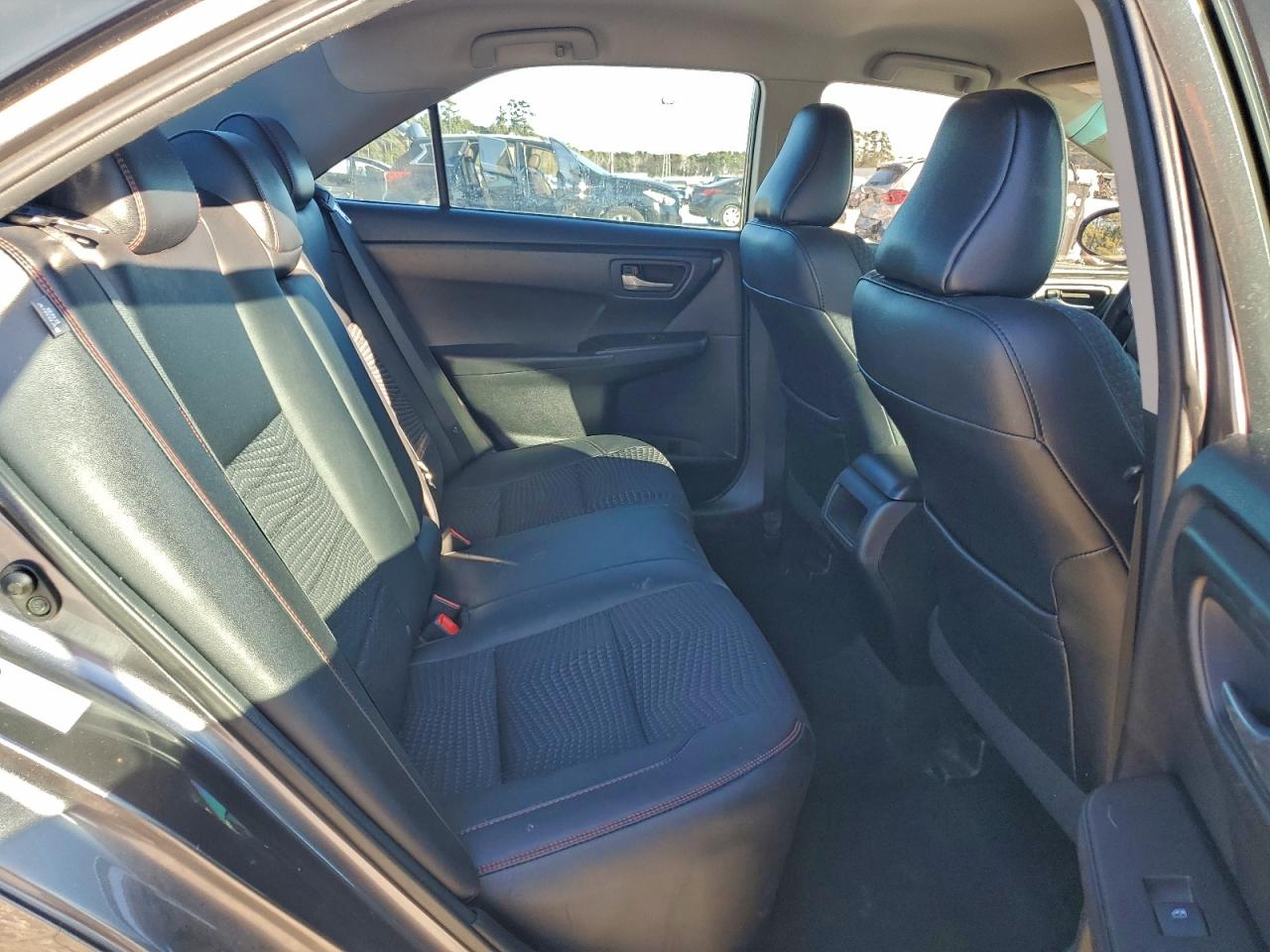 Toyota Camry Le Image 11