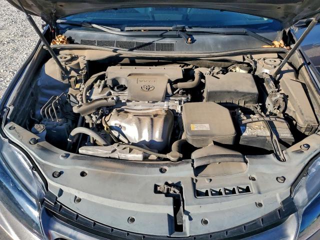 Toyota Camry Le Image 6