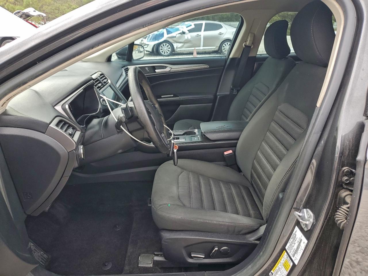 Ford Fusion Se Image 4