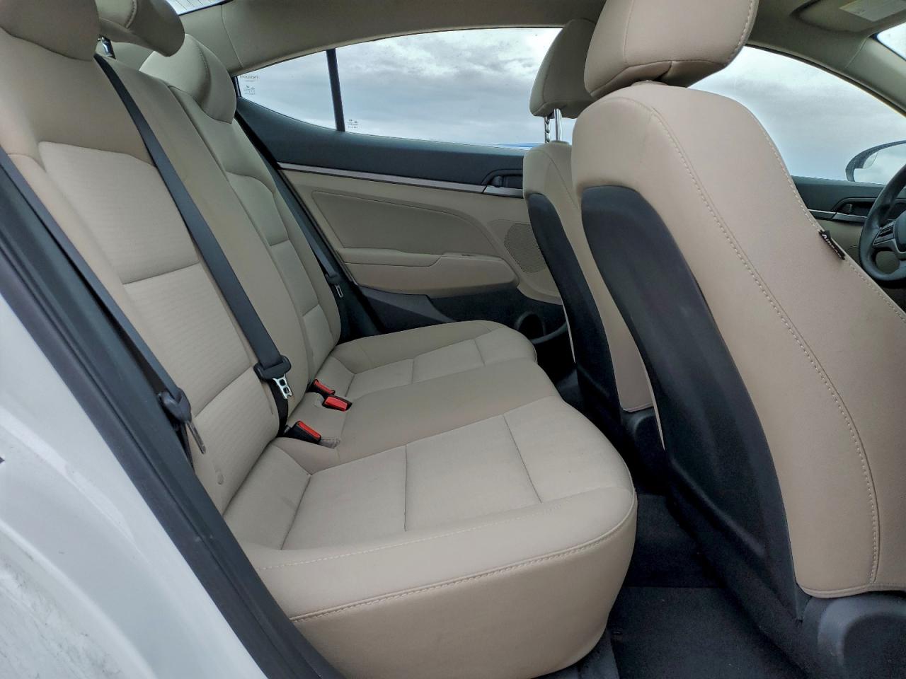 Hyundai ELANTRA Se Image 9