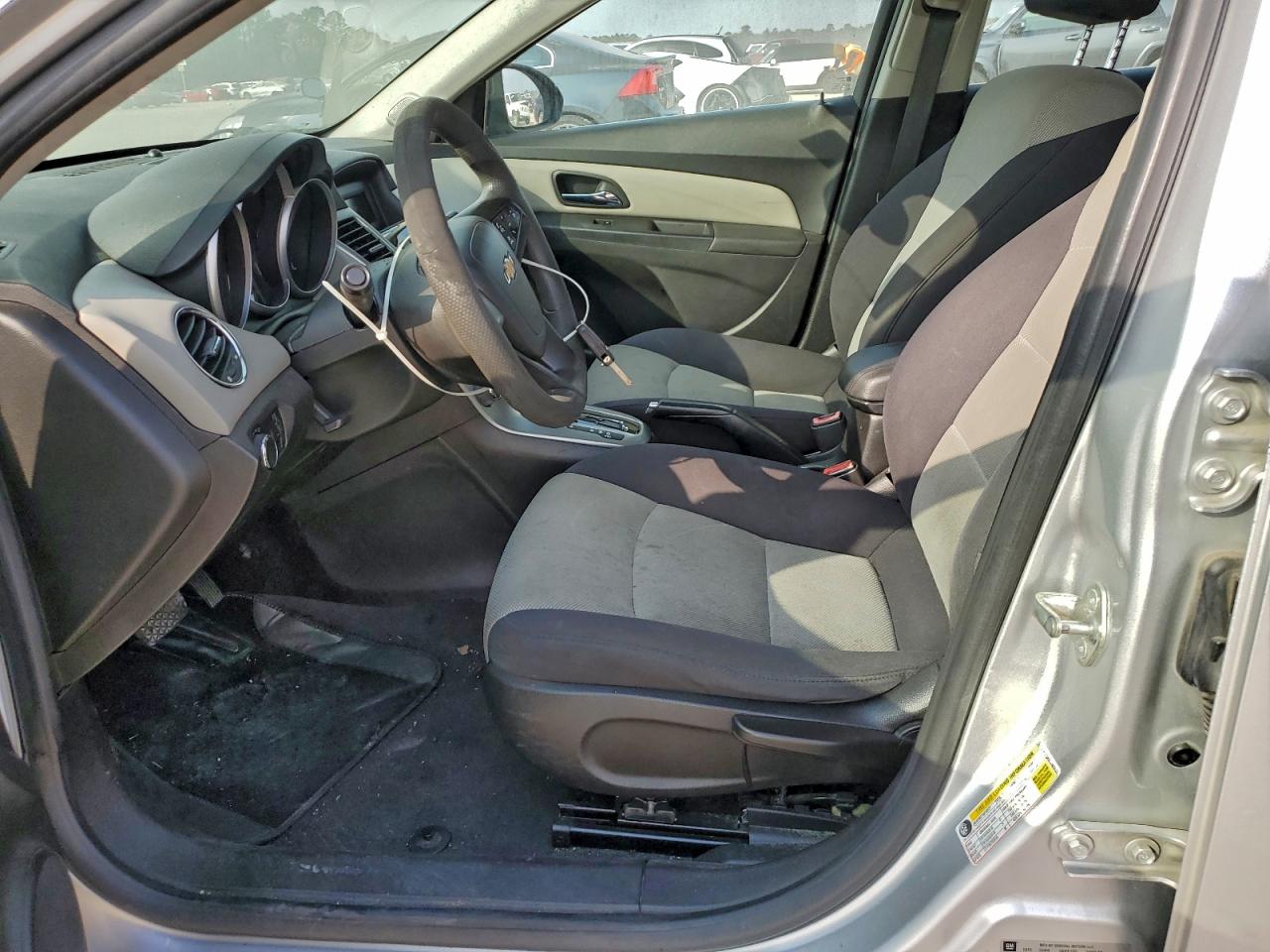 Chevrolet Cruze Ls Image 4