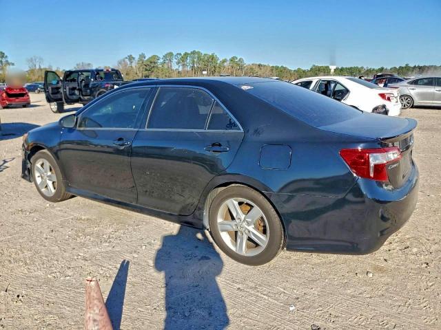 Toyota Camry Base Image 3