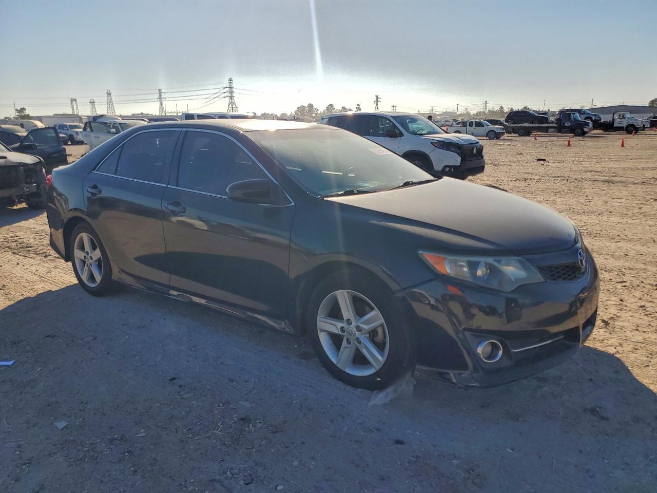 Toyota Camry Base Image 2