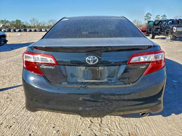 Toyota Camry Base Image 6