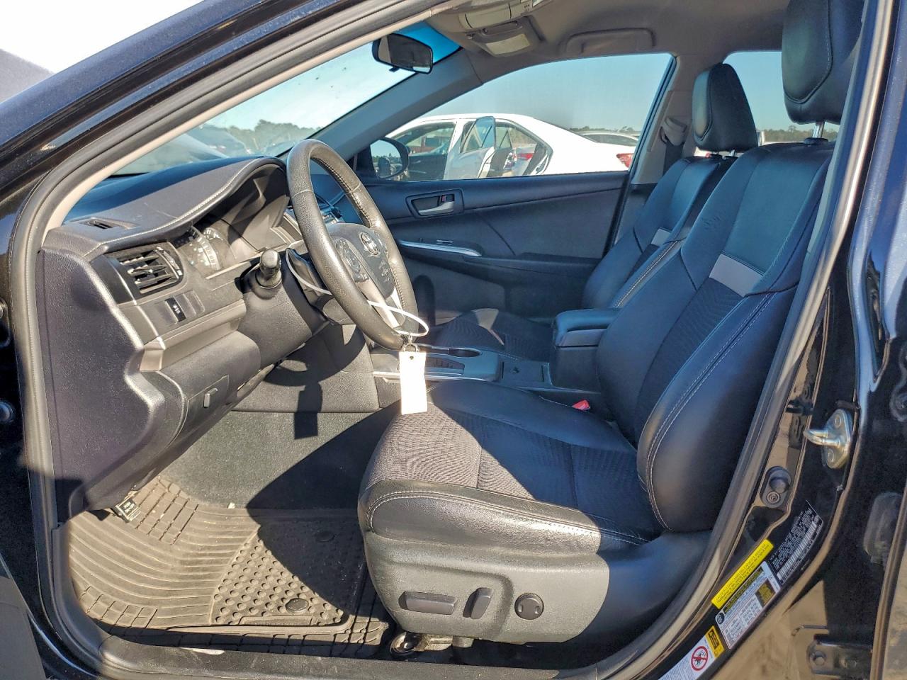 Toyota Camry Base Image 12