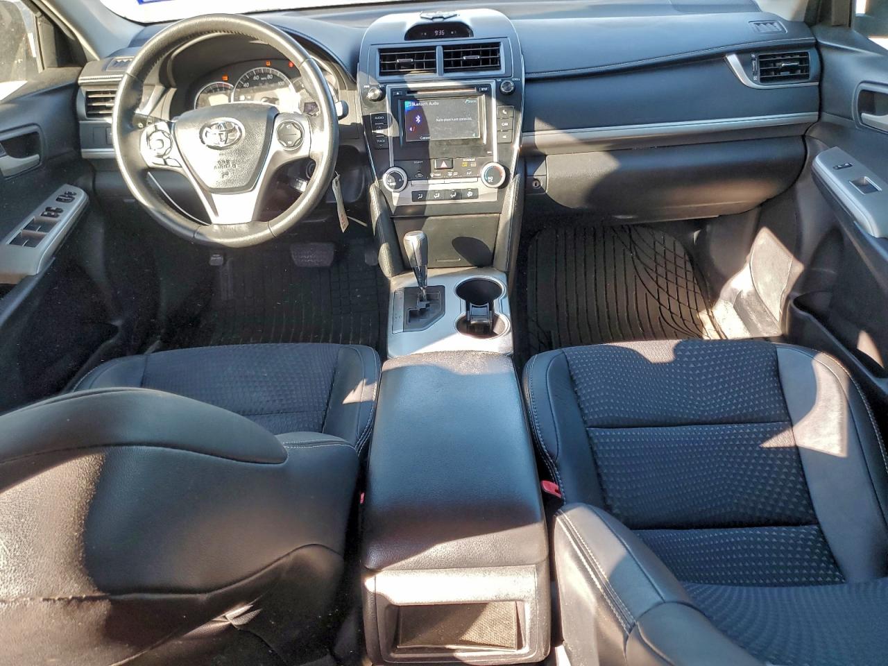 Toyota Camry Base Image 7