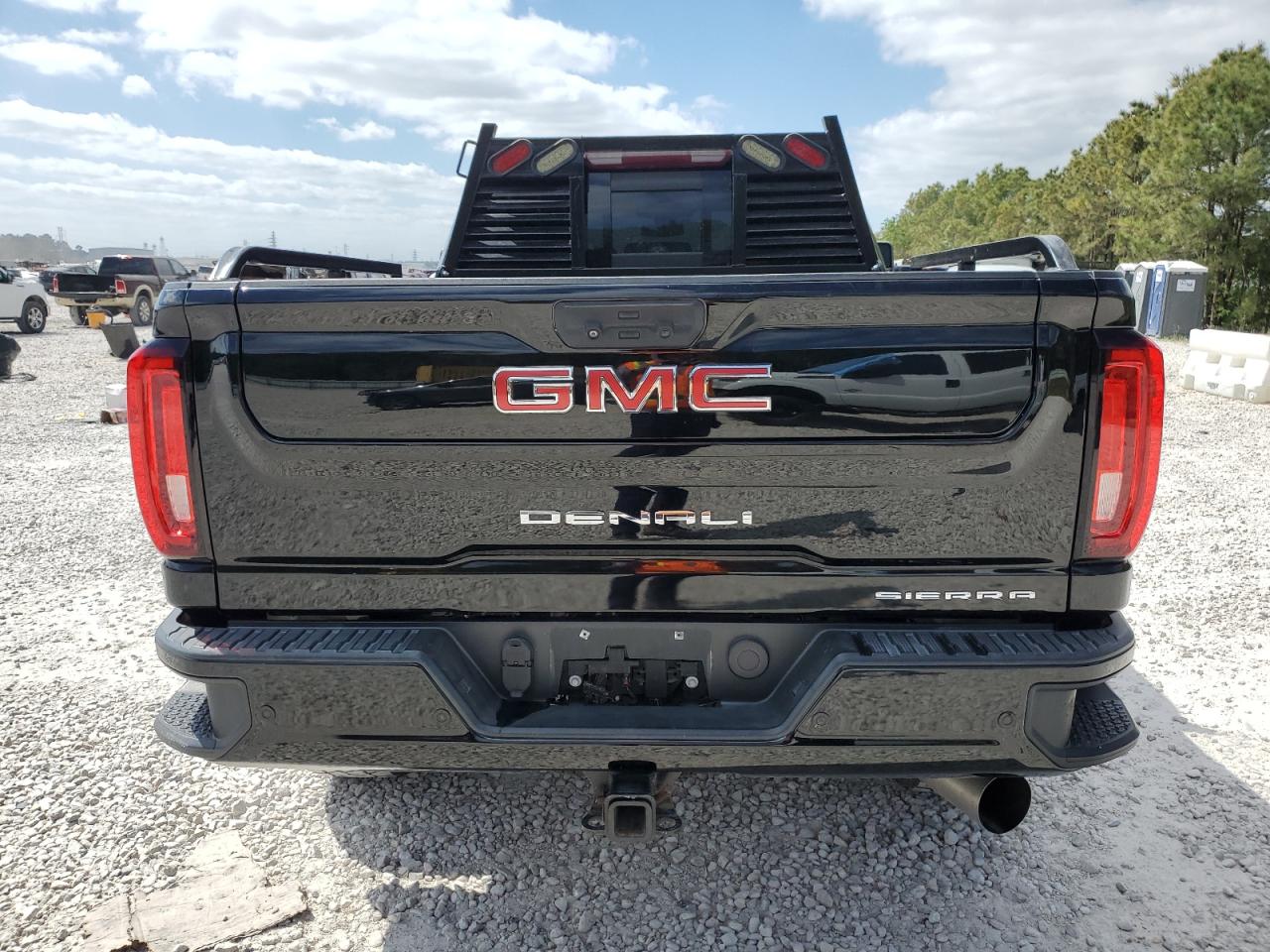 GMC Sierra K2500 Denali Image 11