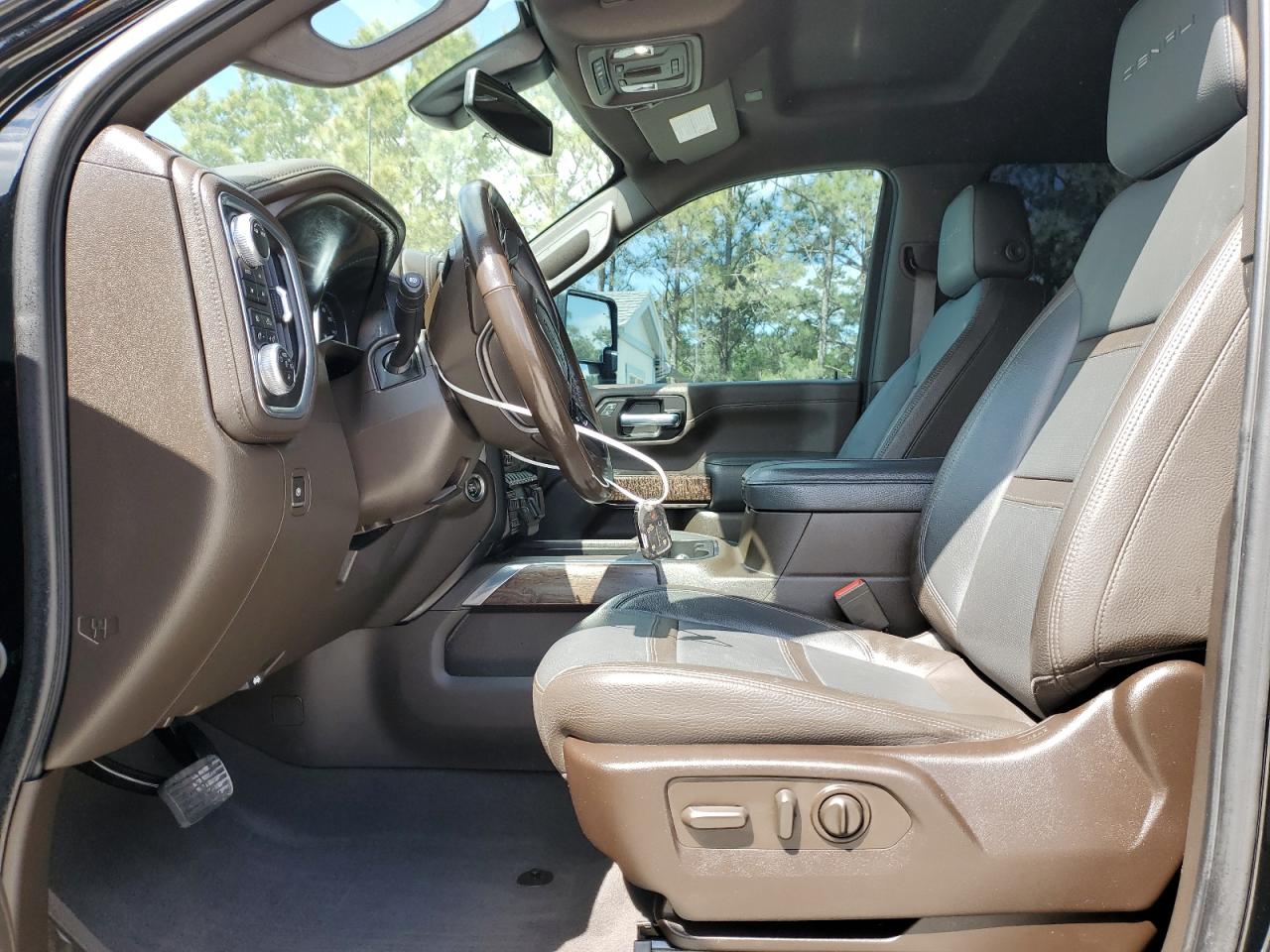 GMC Sierra K2500 Denali Image 3