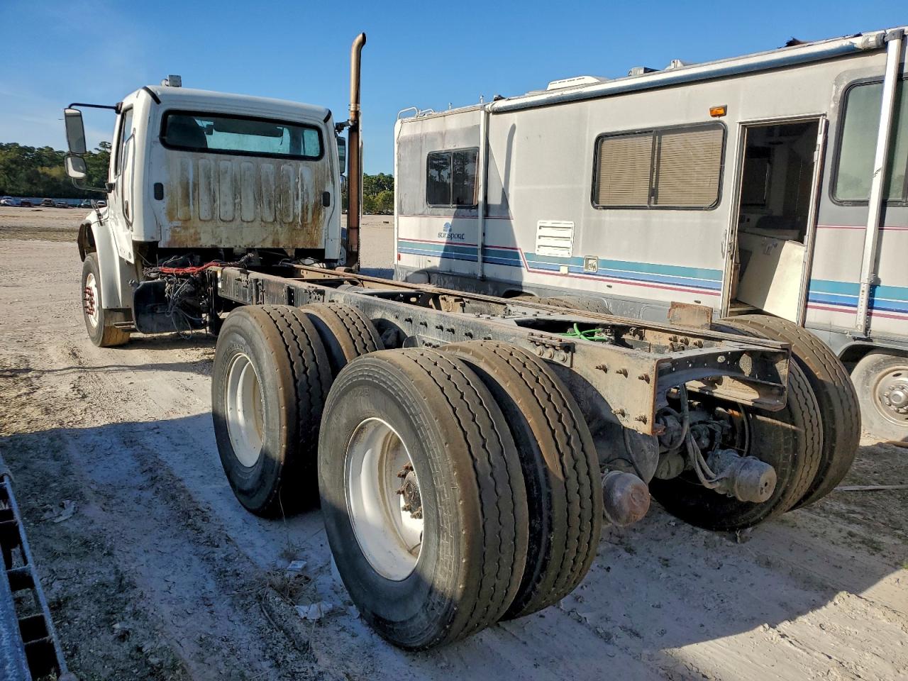 Freightliner M2 106 Med 106 Medium Duty Image 2