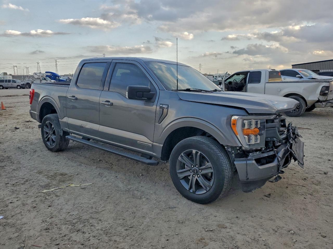 Ford F-150 Supercrew Image 12