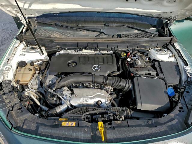 Mercedes-Benz GLB 250 Image 9