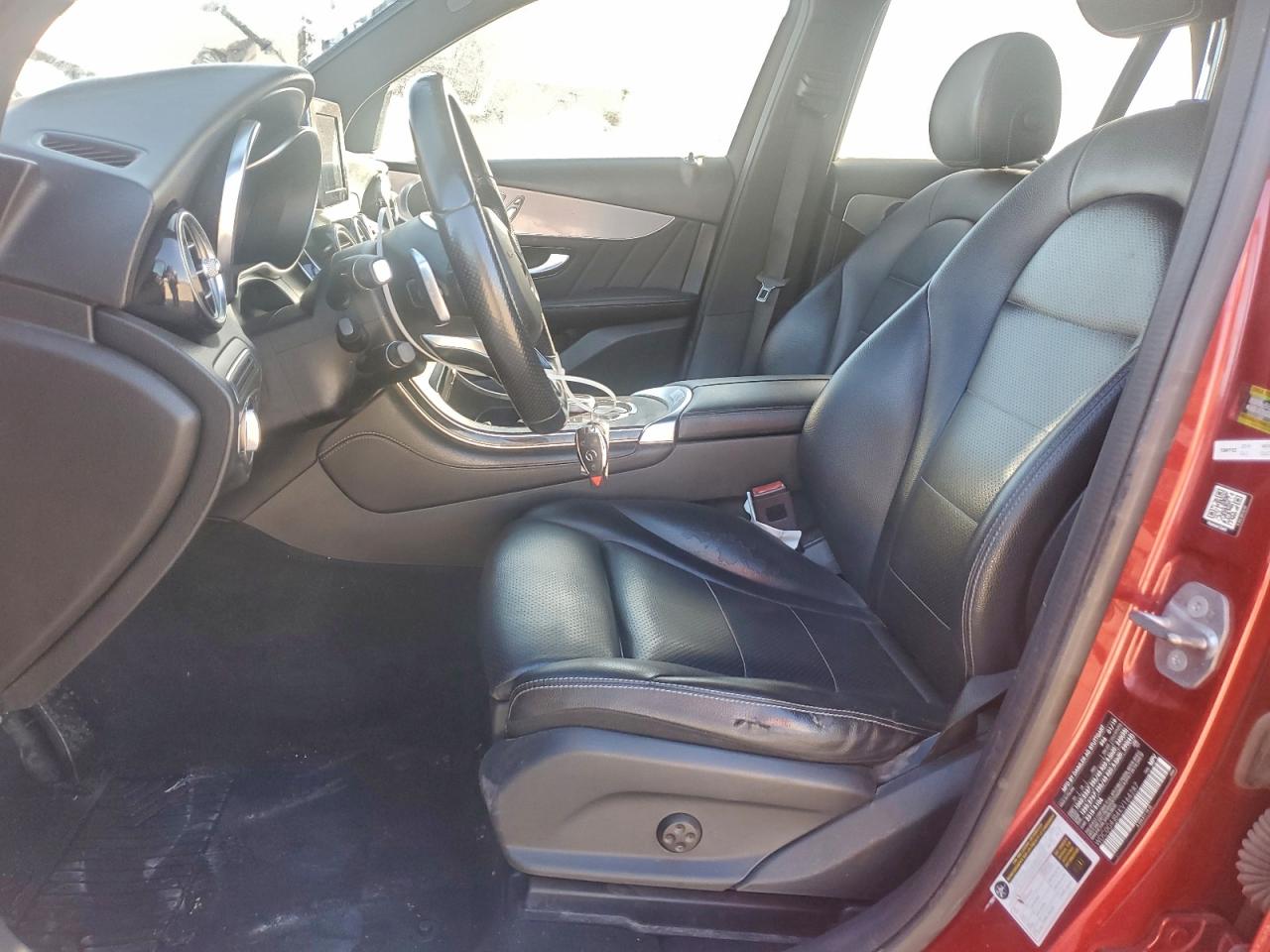 Mercedes-Benz GLC 300 Image 12