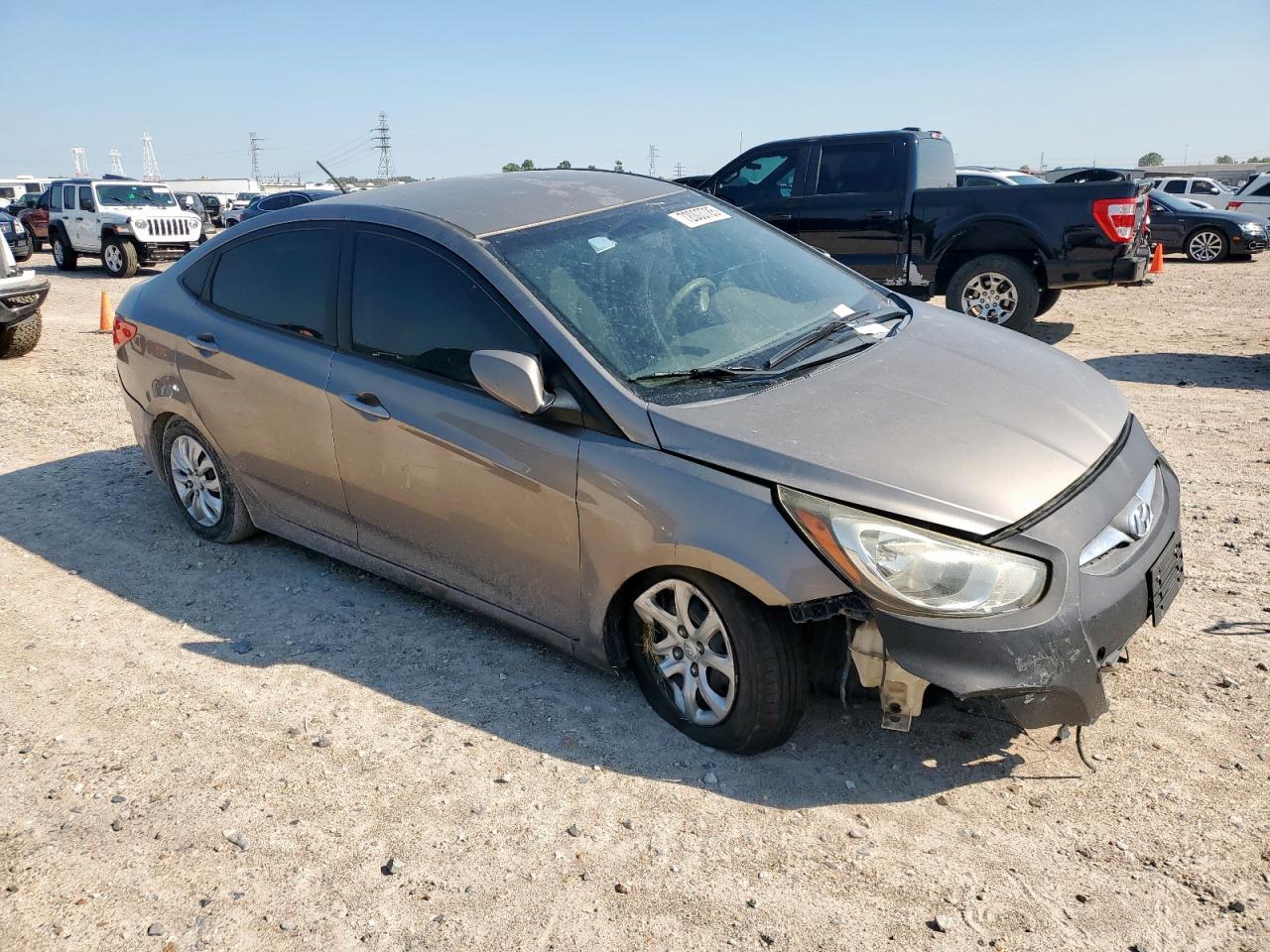 Hyundai ACCENT Gls Image 4