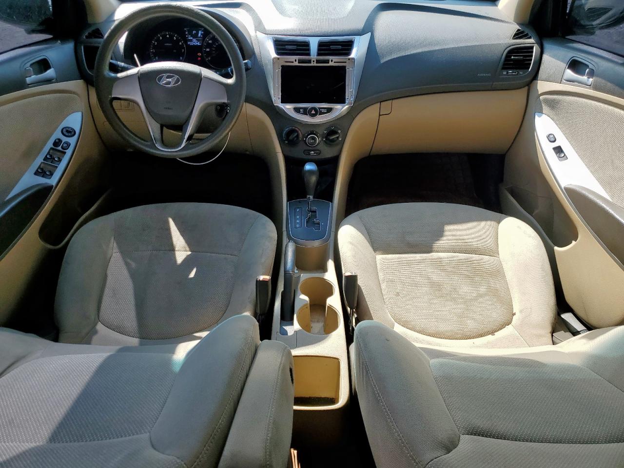 Hyundai ACCENT Gls Image 11