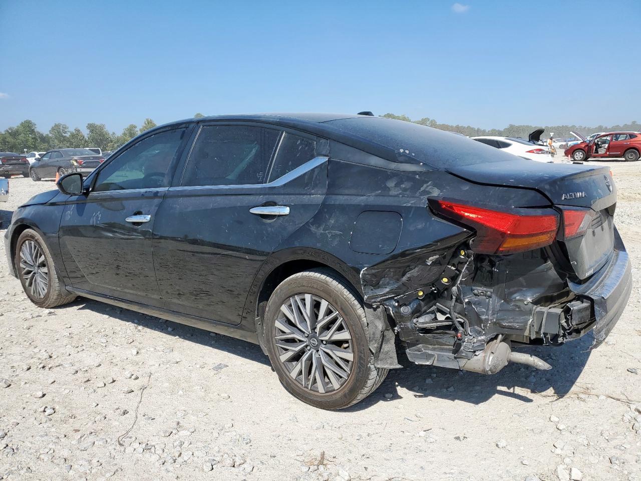 Nissan Altima Sv Image 2