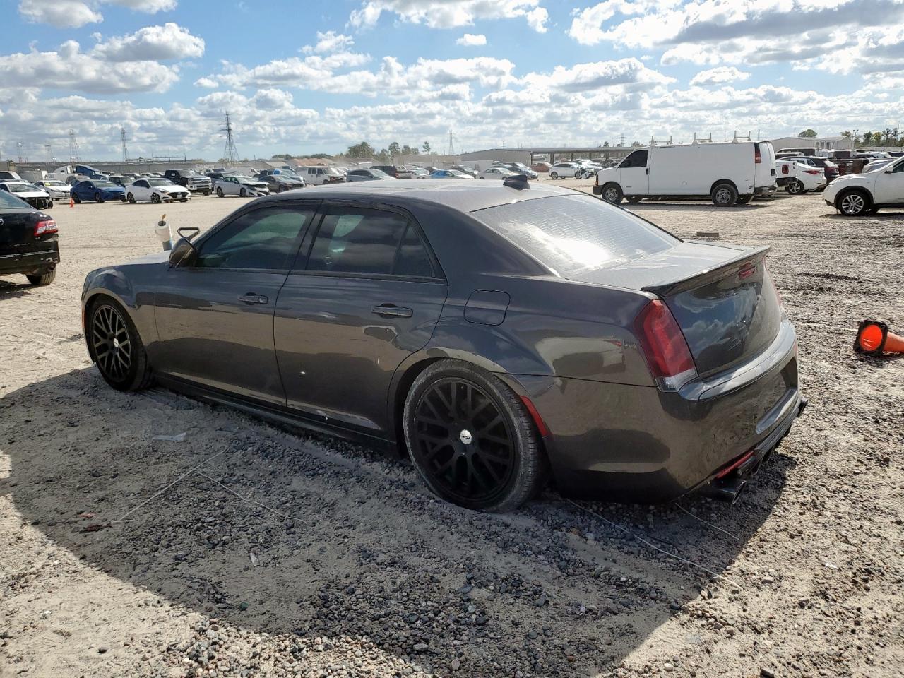 Chrysler 300 S Image 10