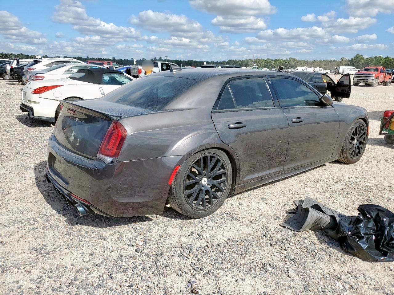 Chrysler 300 S Image 4