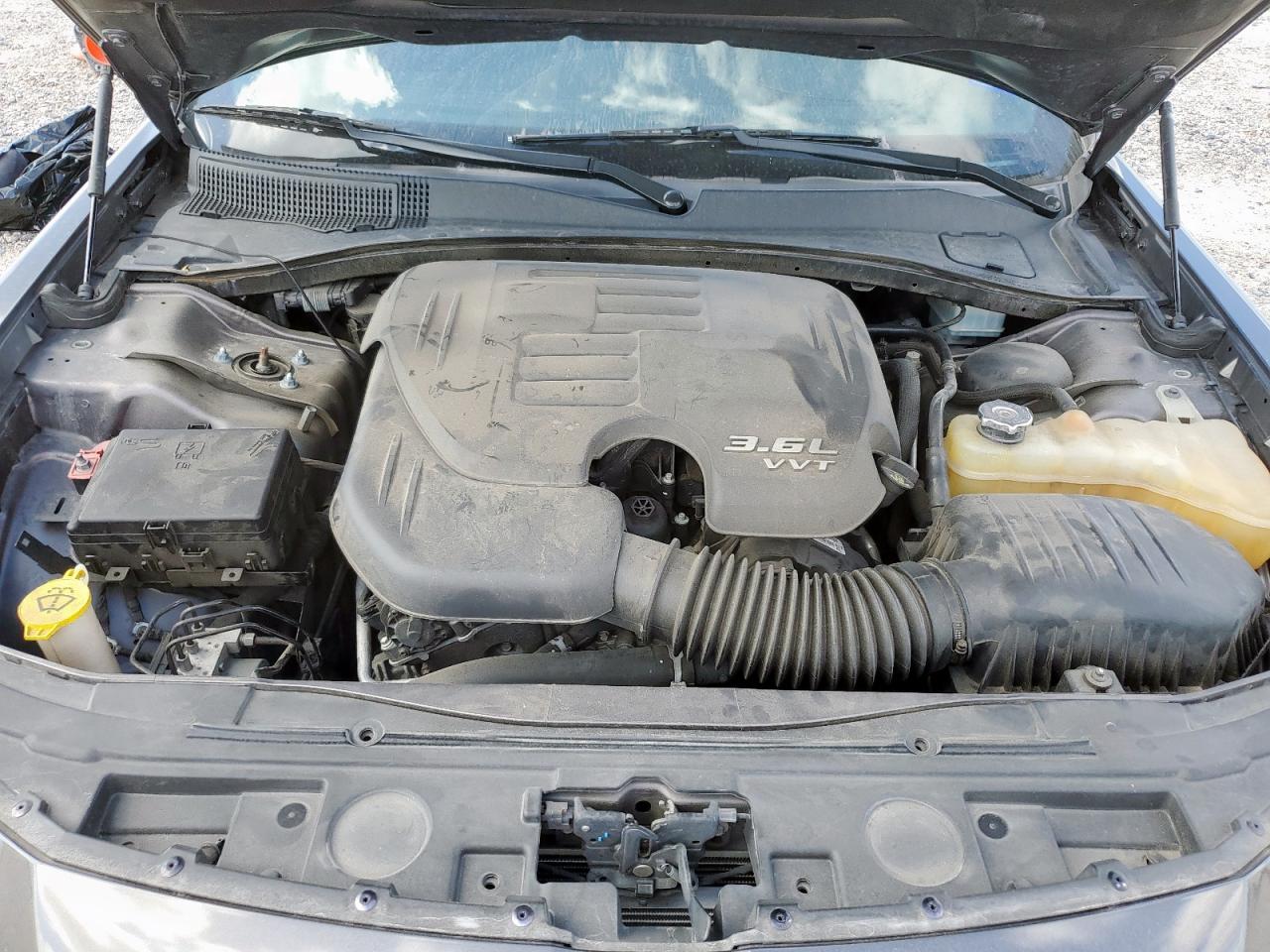 Chrysler 300 S Image 3