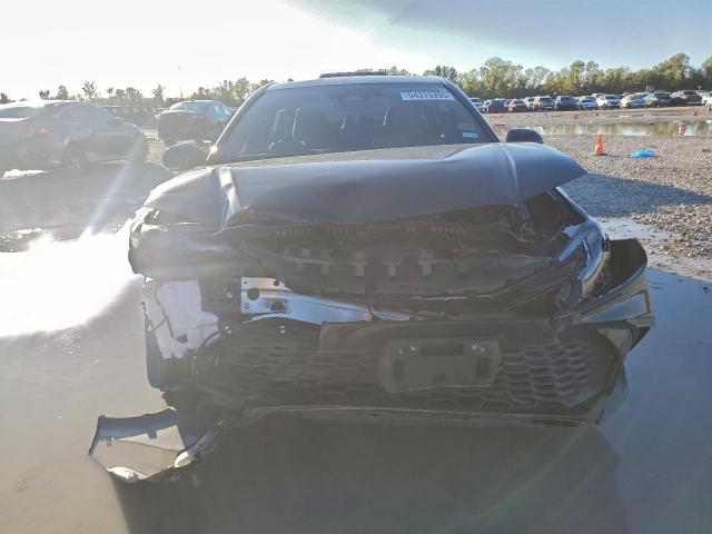 Toyota Camry Xse Image 5