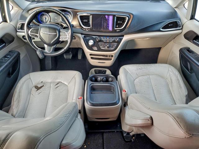 Chrysler Pacifica Touring L Image 7