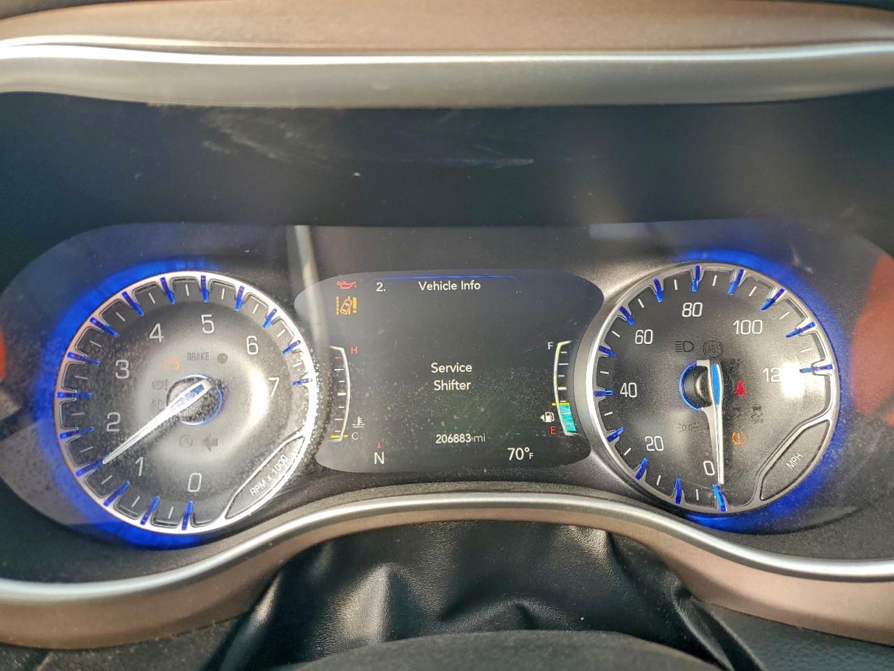 Chrysler Pacifica Touring L Image 10