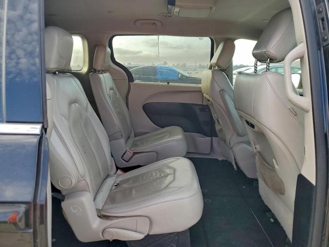 Chrysler Pacifica Touring L Image 9