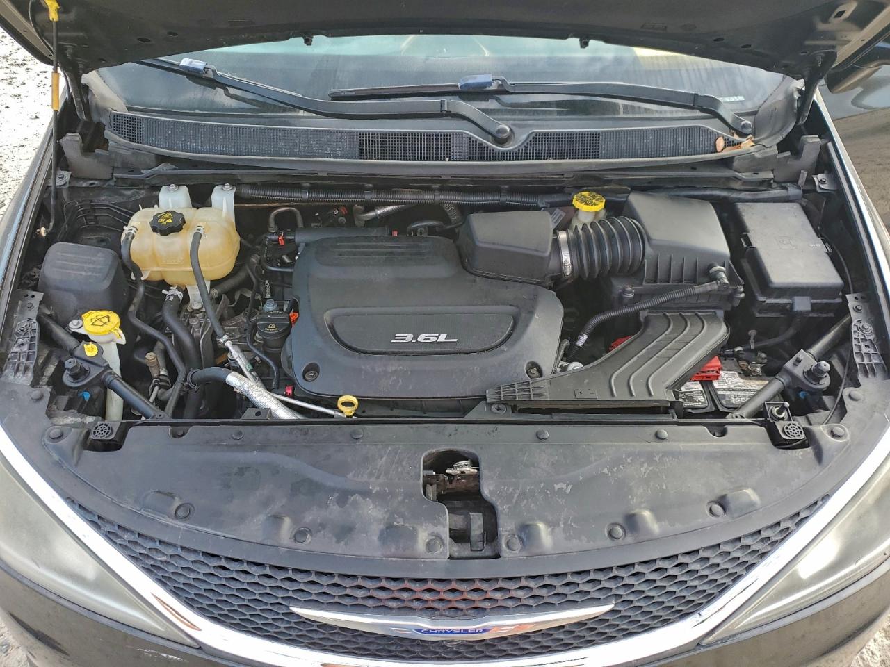 Chrysler Pacifica Touring L Image 11