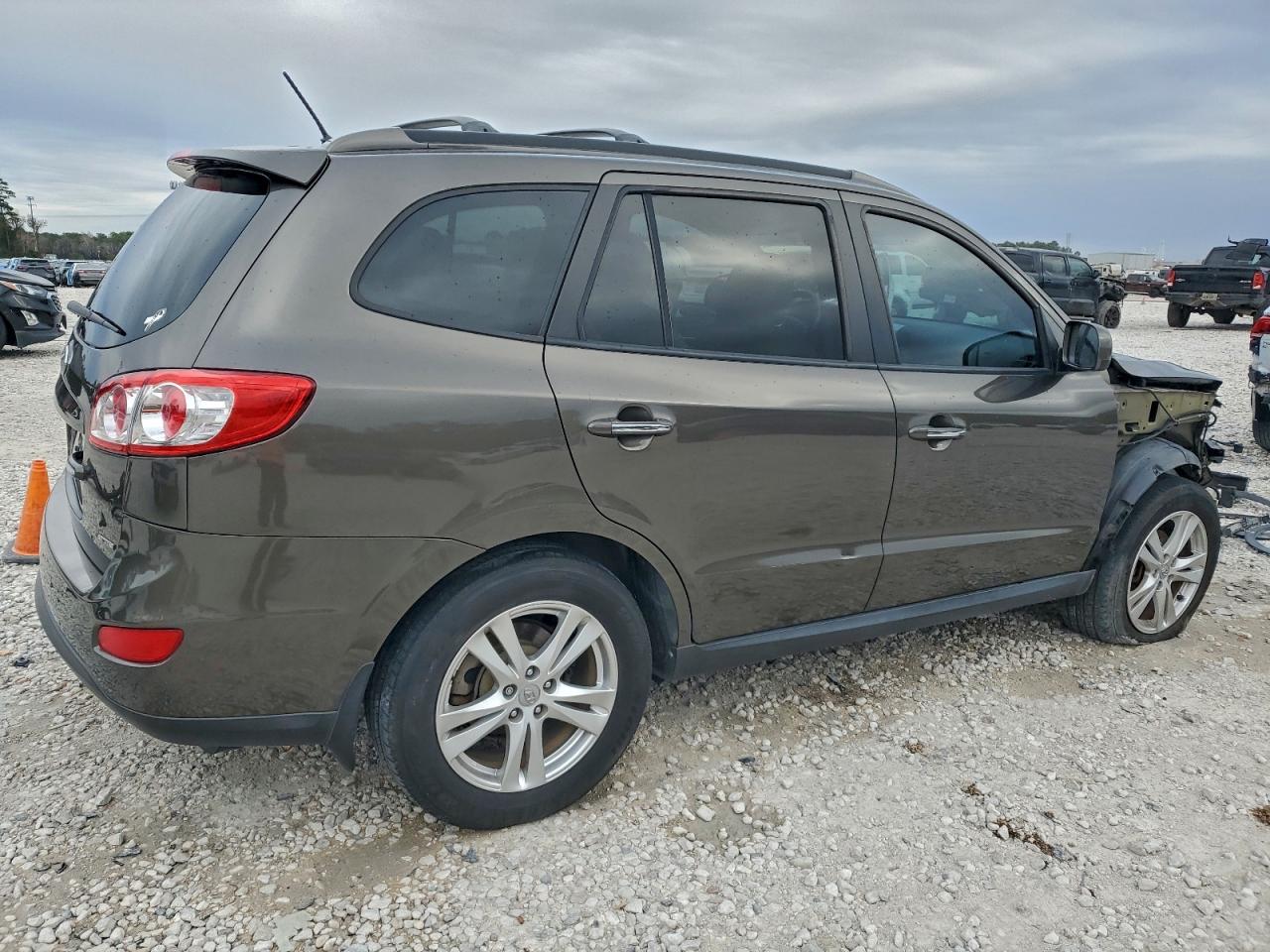 Hyundai SANTA FE Limited Image 3