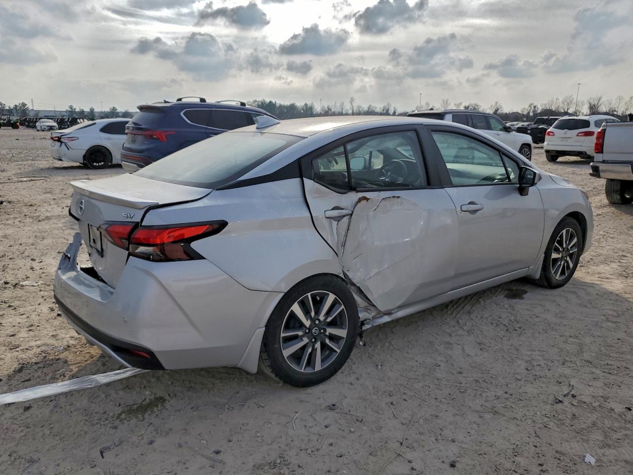 Nissan Versa Sv Image 3