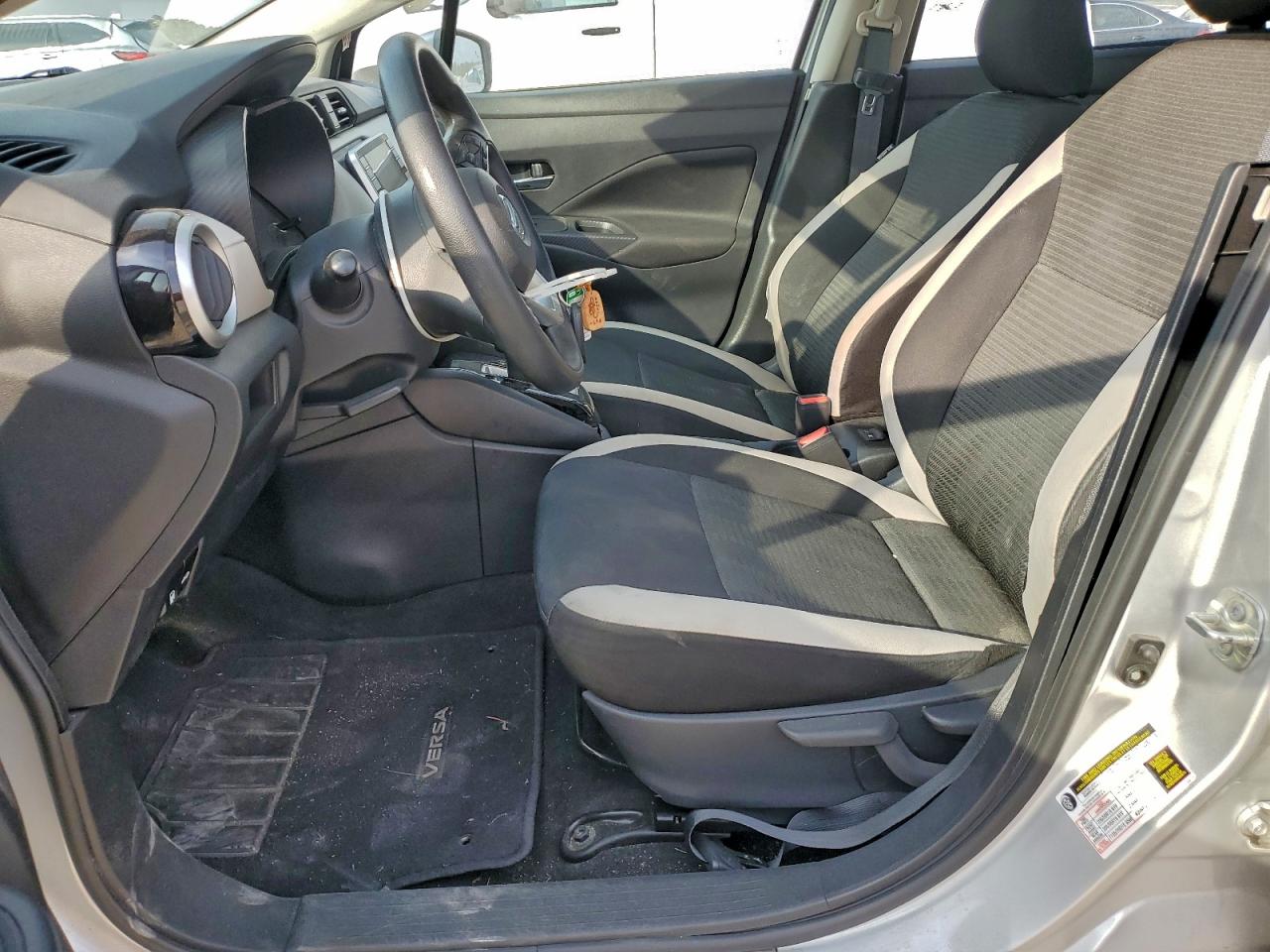 Nissan Versa Sv Image 12