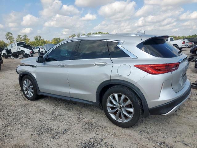 INFINITI Qx Essential Image 3