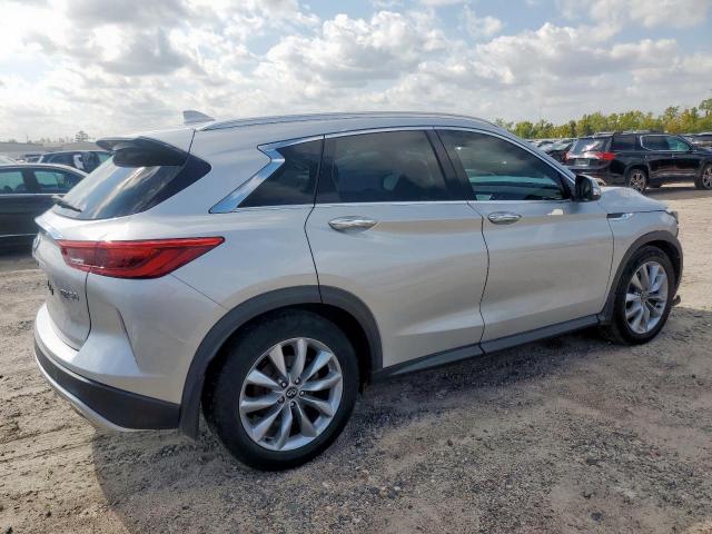 INFINITI Qx Essential Image 4