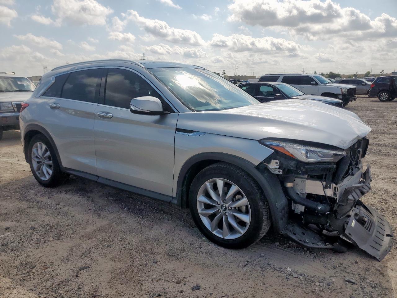 INFINITI Qx Essential Image 12