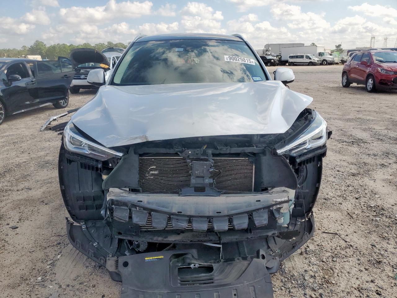 INFINITI Qx Essential Image 8