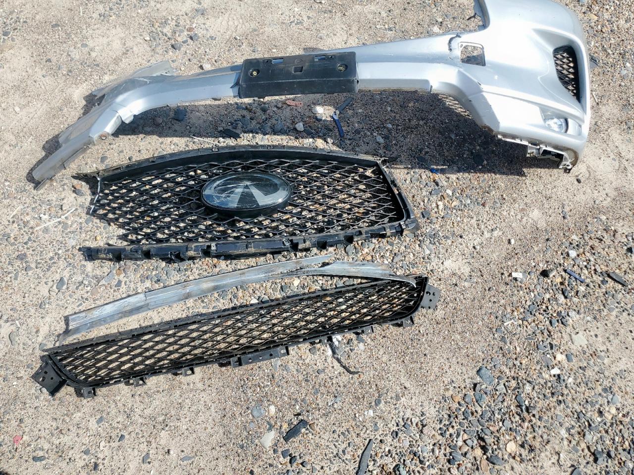 INFINITI Qx Essential Image 13