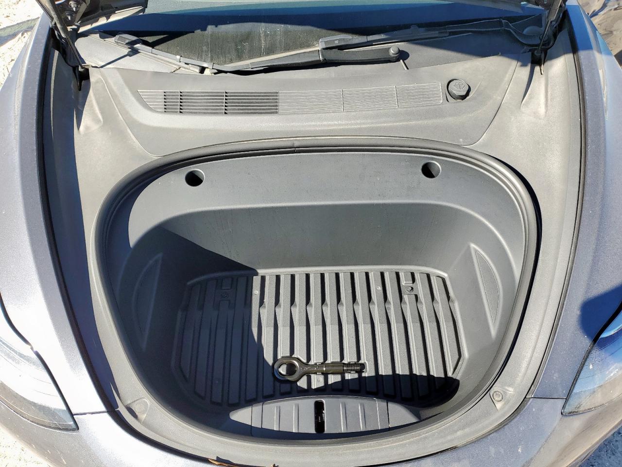 Tesla Model 3 Image 8