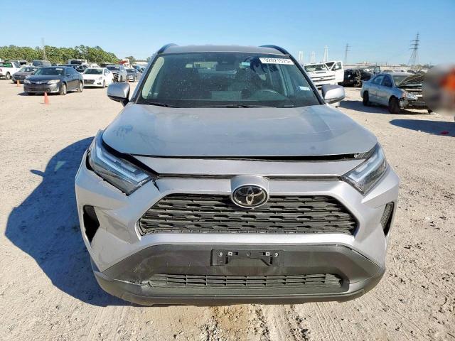 Toyota RAV4 Xle Image 2