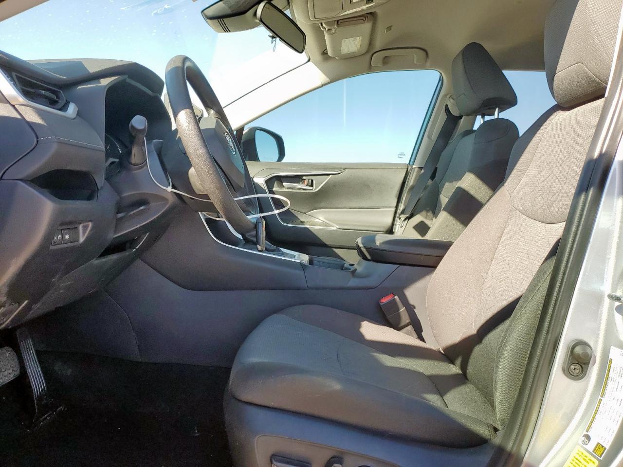 Toyota RAV4 Xle Image 4