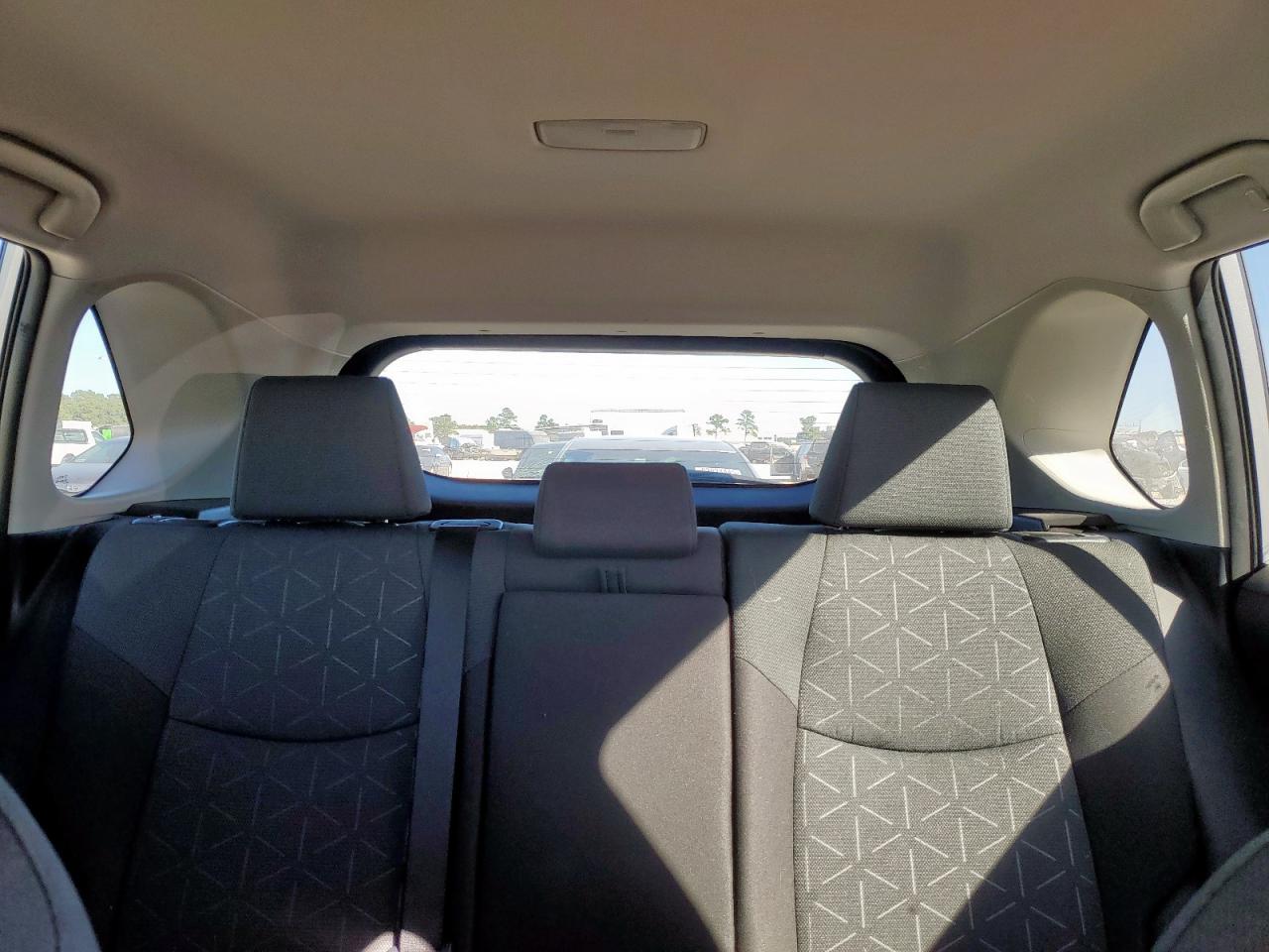 Toyota RAV4 Xle Image 9