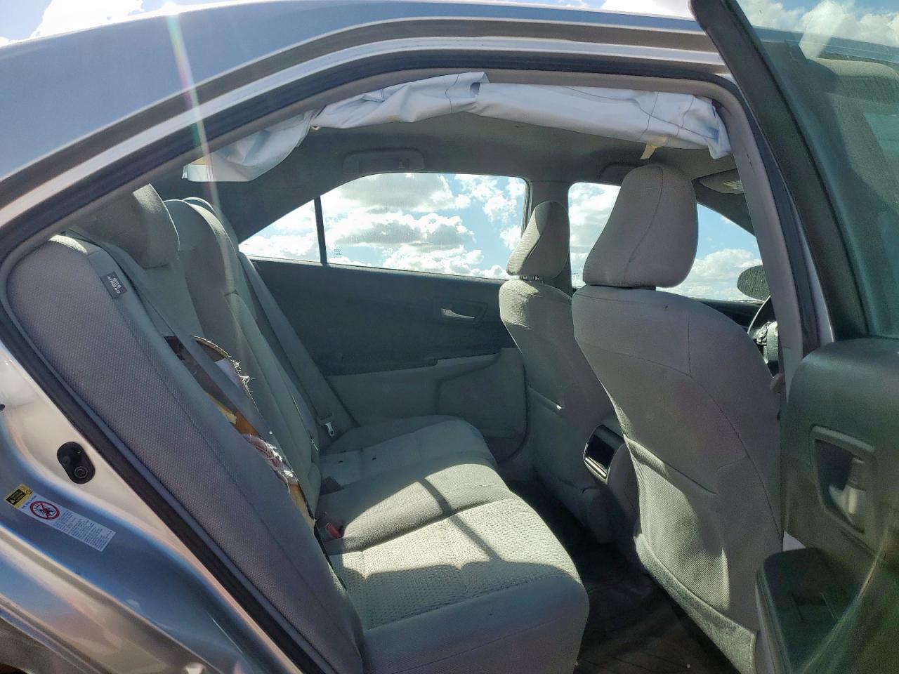 Toyota Camry Base Image 5