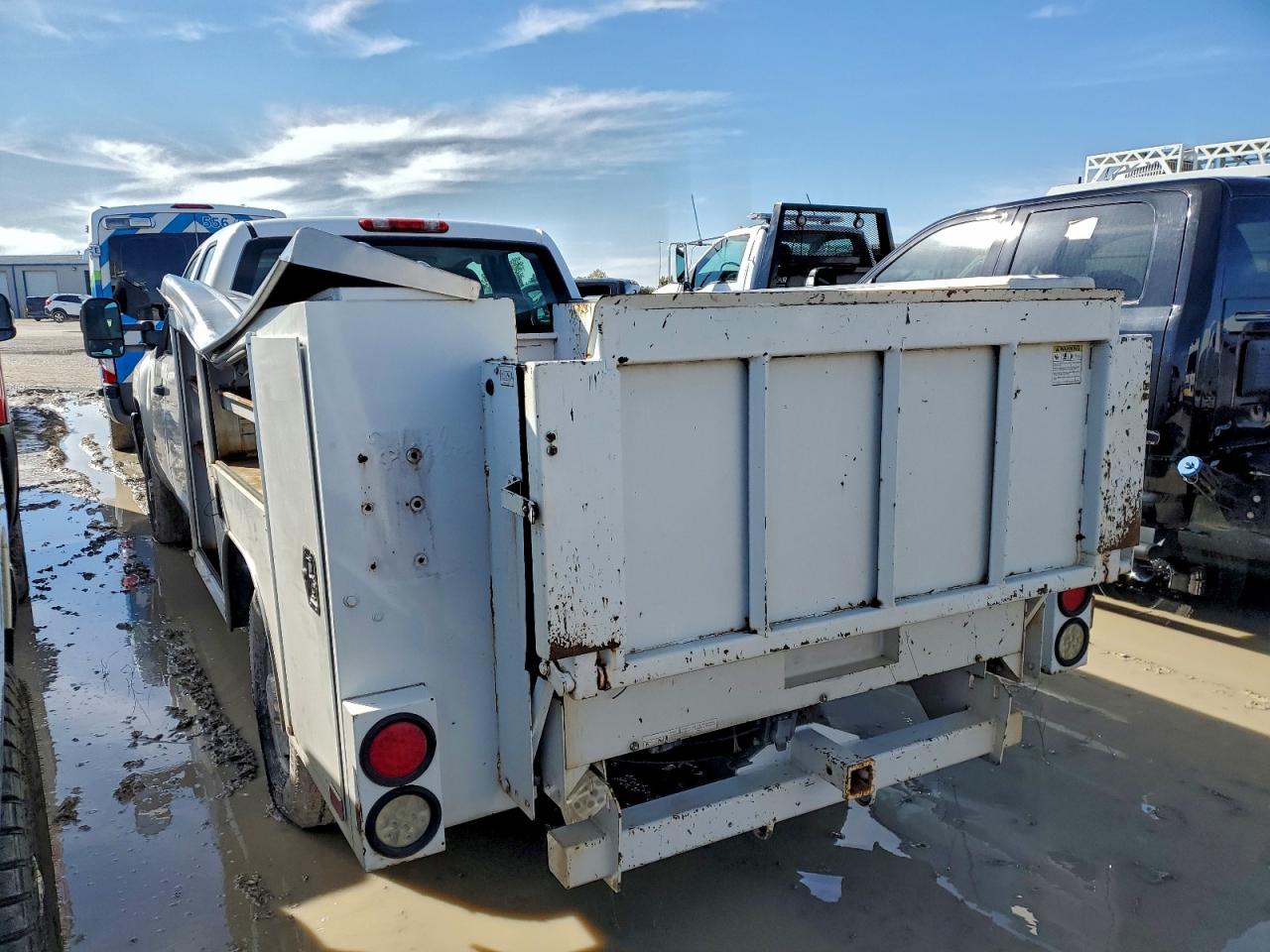 Chevrolet Silverado C2500 Heavy Duty Image 10