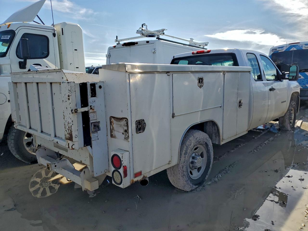 Chevrolet Silverado C2500 Heavy Duty Image 3