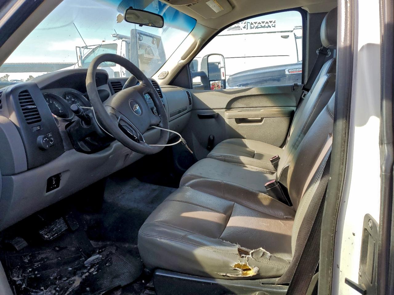 Chevrolet Silverado C2500 Heavy Duty Image 5