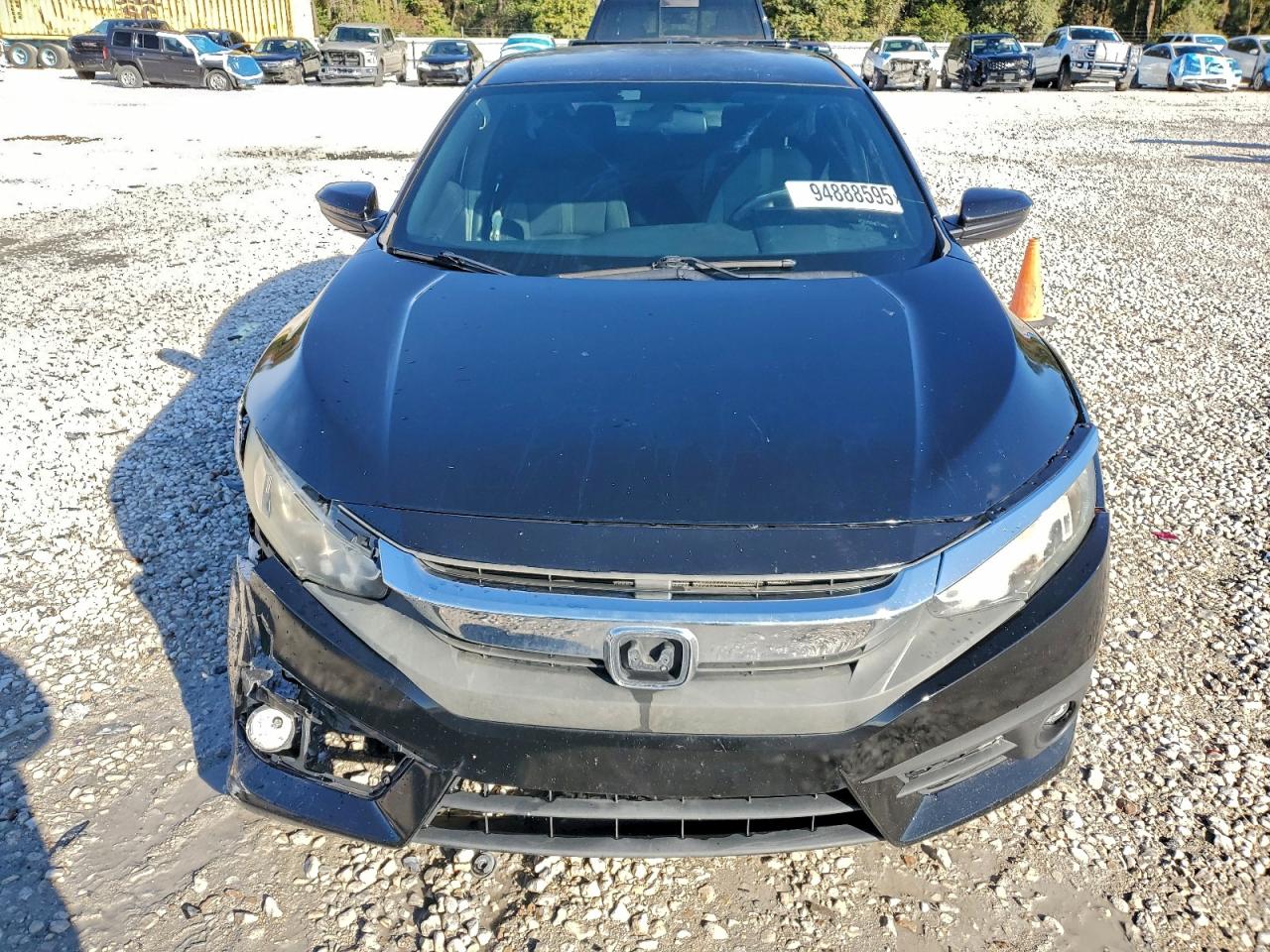 Honda Civic Sport Image 2