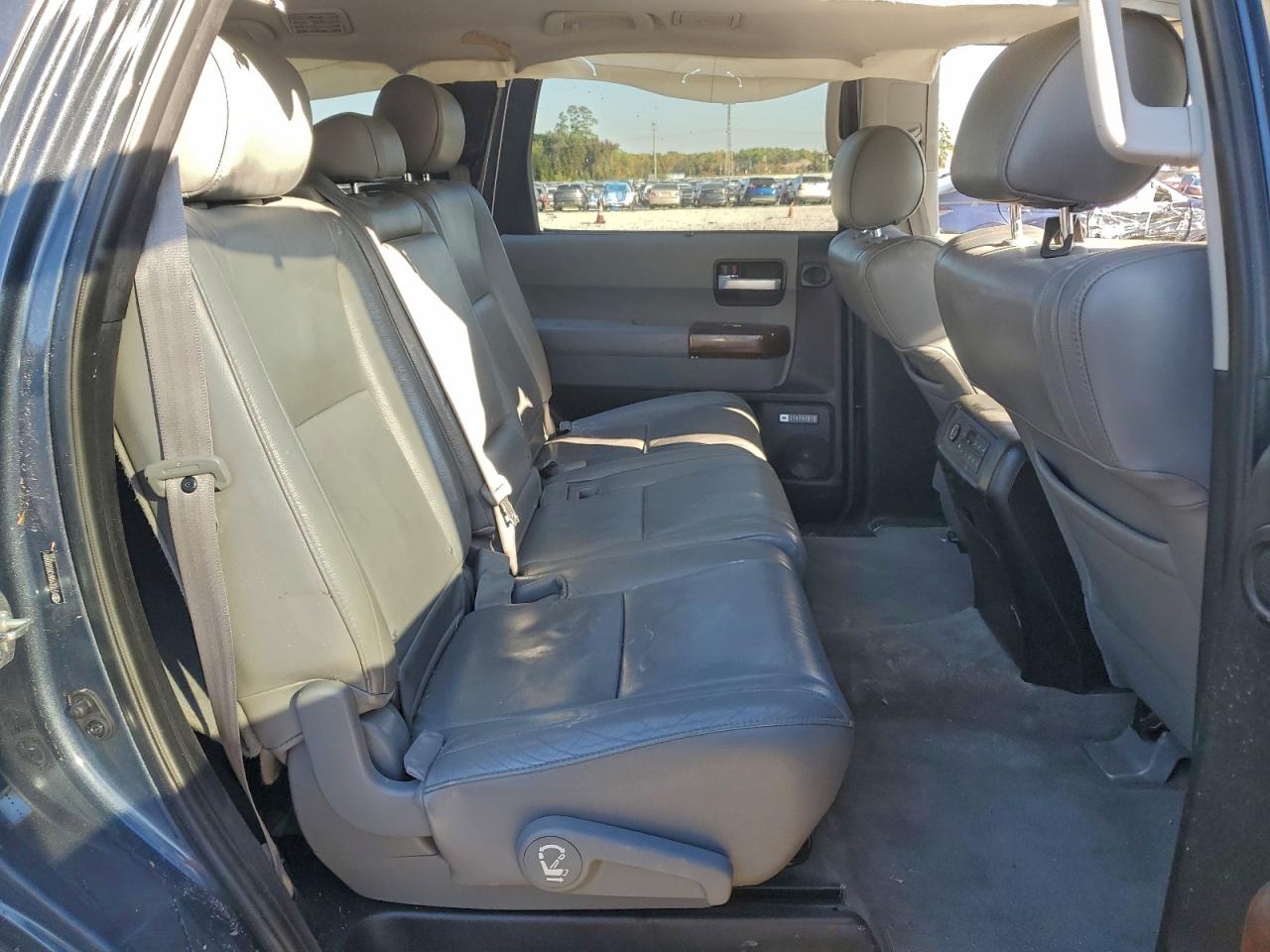 Toyota Sequoia Limited Image 8