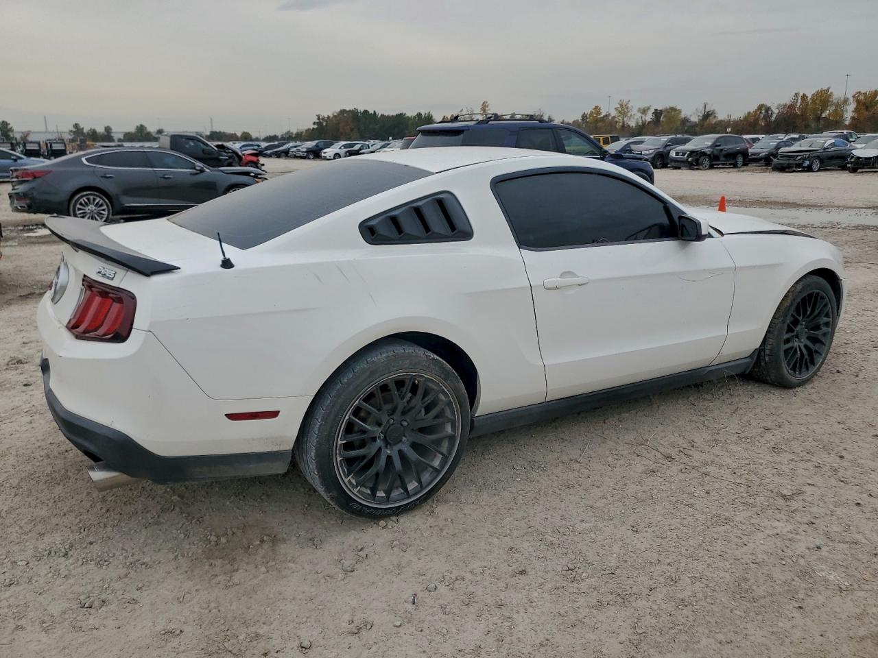 Ford Mustang Image 5