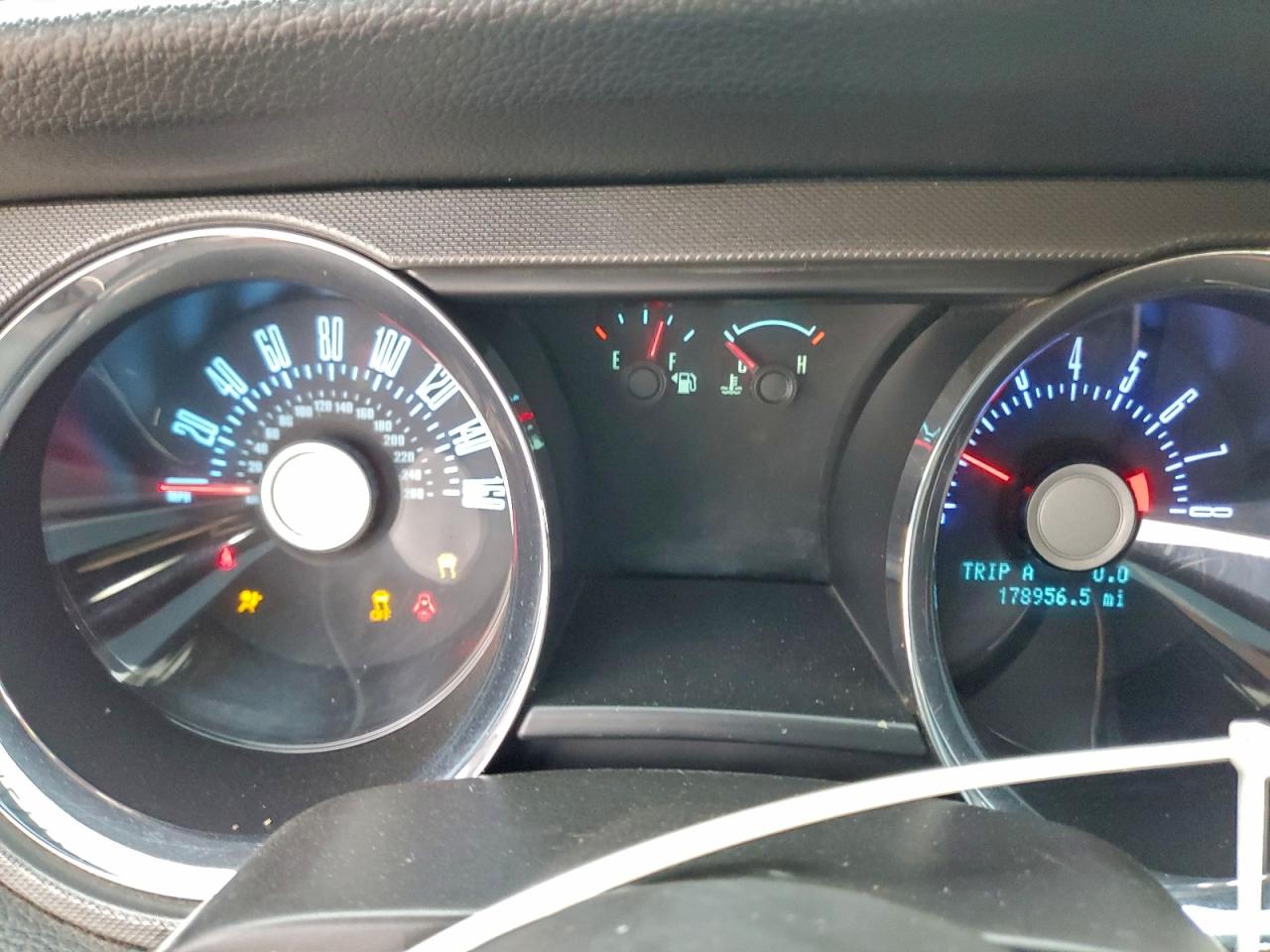 Ford Mustang Image 9