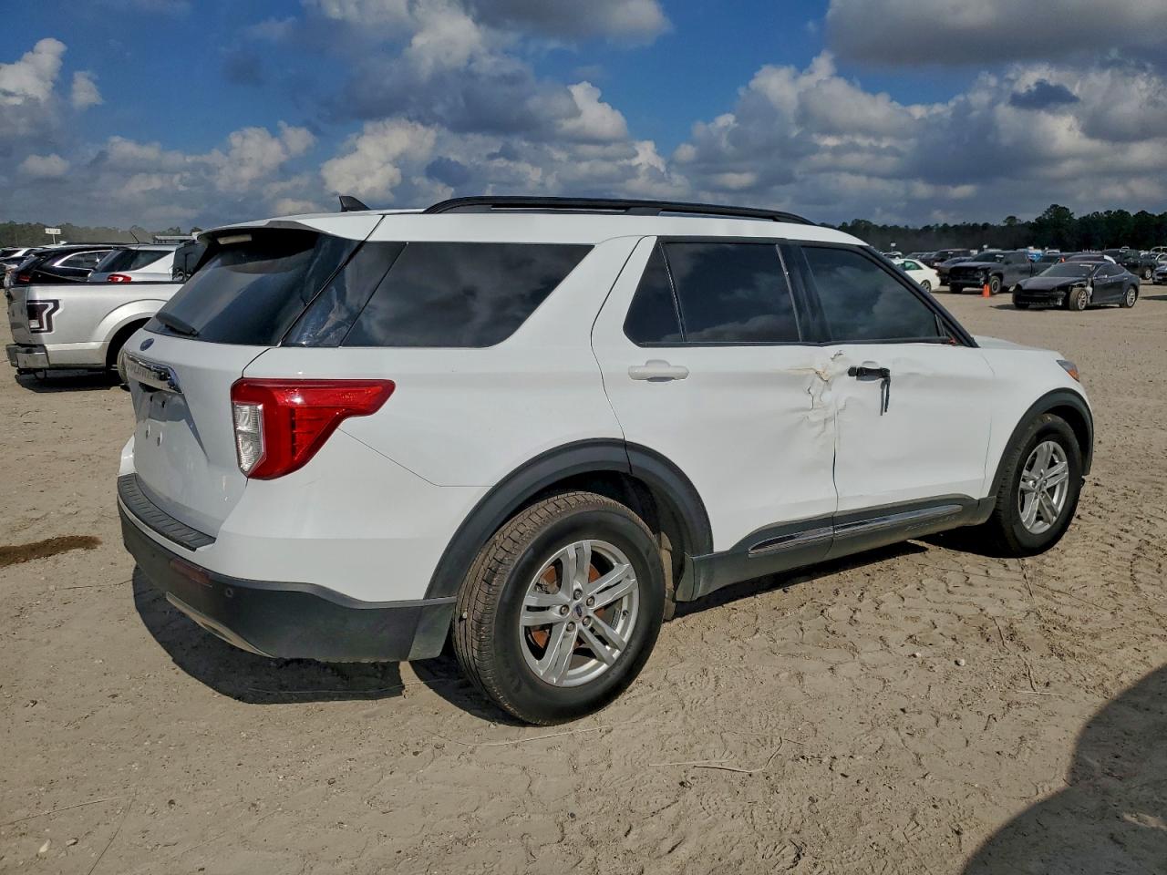 Ford Explorer Xlt Image 12